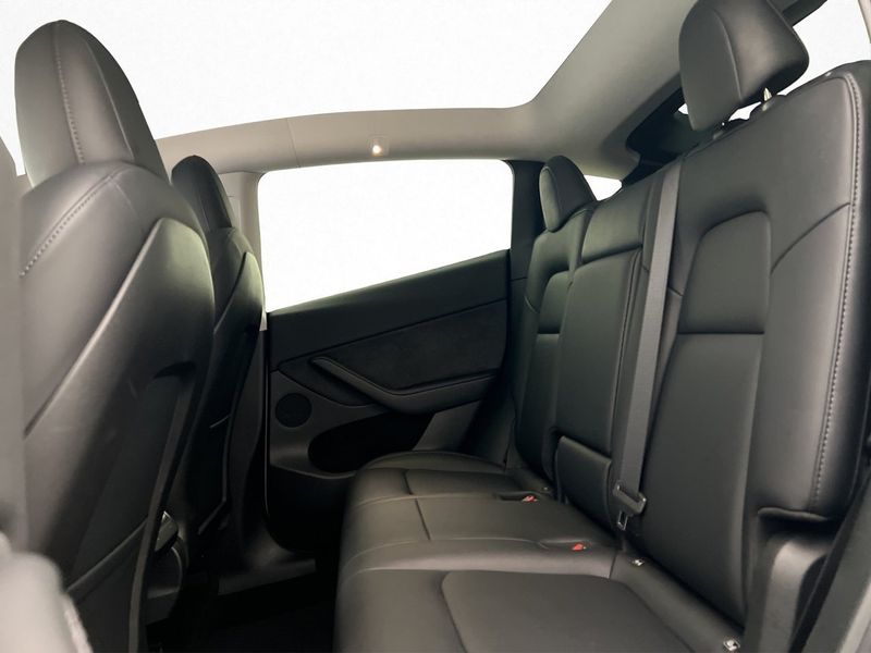 Tesla Model Y bild 28