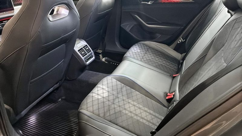 Volkswagen Passat bild 12