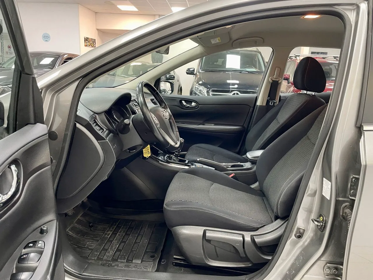 Vehicle image 16