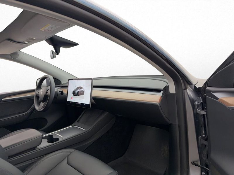Tesla Model Y bild 15