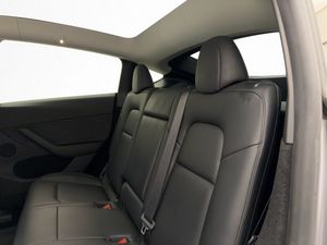 Tesla Model Y bild 18