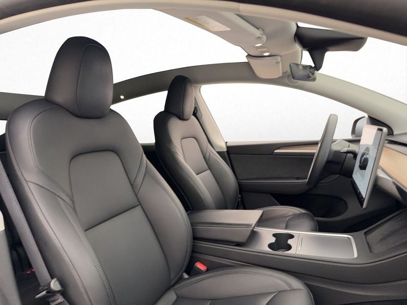 Tesla Model Y bild 14