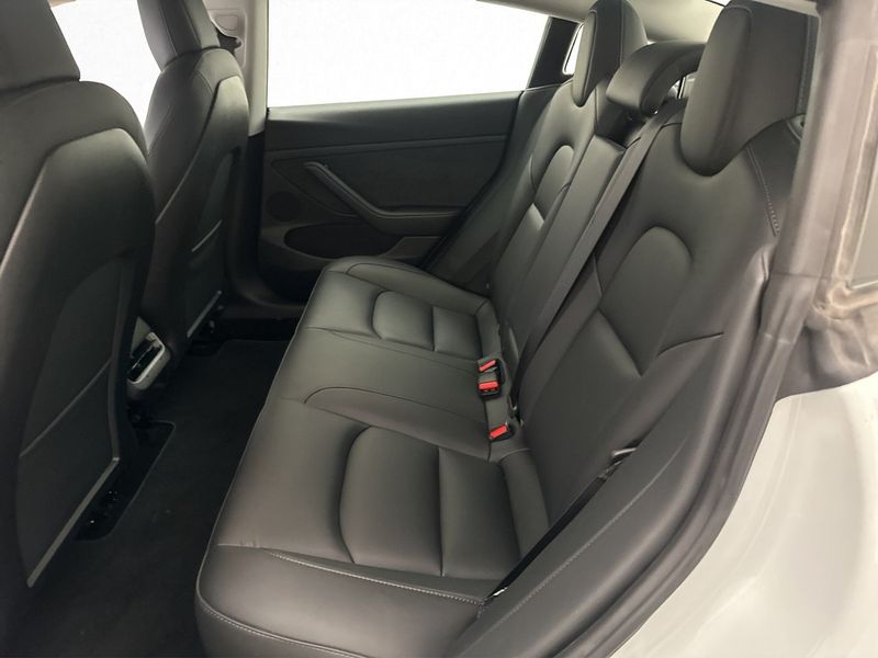Tesla Model 3 bild 26