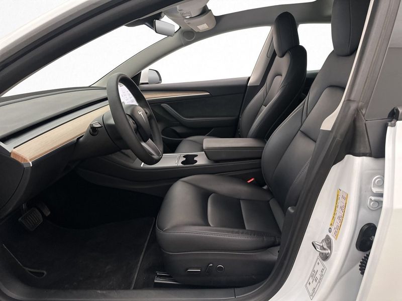 Tesla Model 3 bild 12