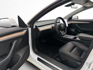 Tesla Model 3 bild 11