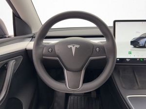 Tesla Model Y bild 15