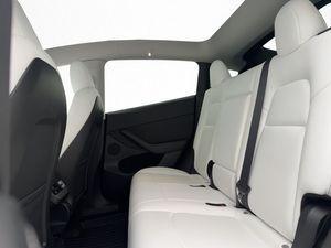Tesla Model Y bild 26