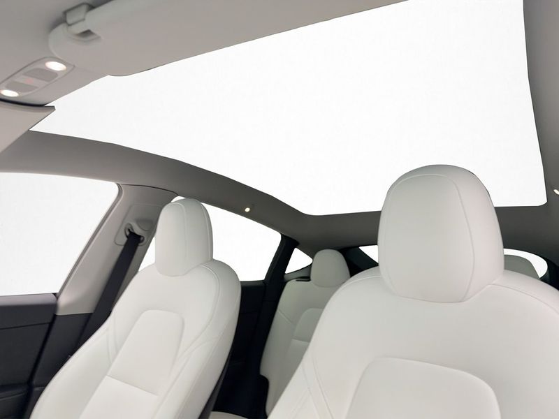 Tesla Model Y bild 13