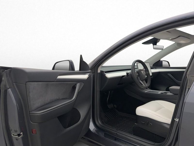Tesla Model Y bild 11