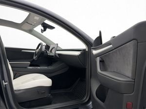 Tesla Model Y bild 25