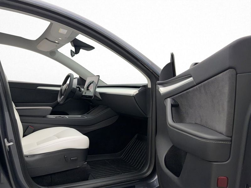 Tesla Model Y bild 25