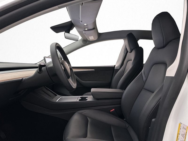 Tesla Model Y bild 12