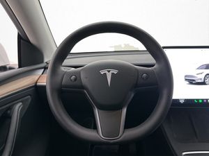Tesla Model Y bild 15