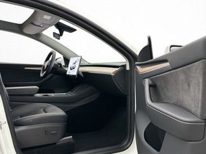 Tesla Model Y bild 25