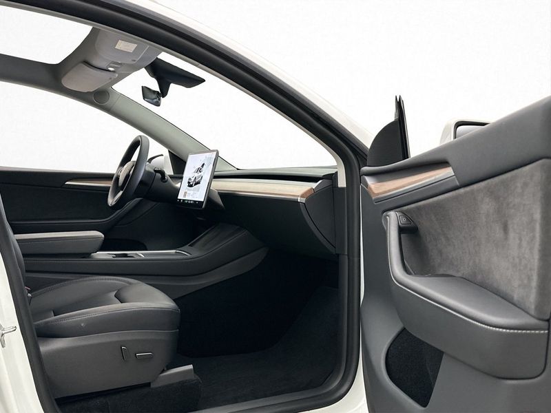 Tesla Model Y bild 25