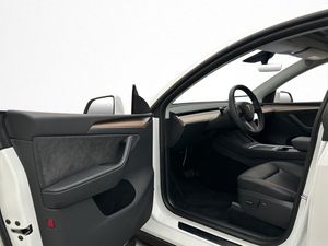 Tesla Model Y bild 11
