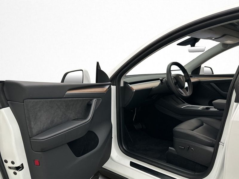 Tesla Model Y bild 11