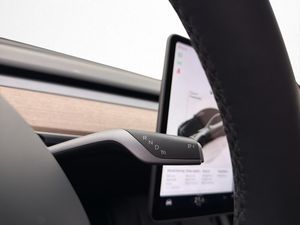 Tesla Model Y bild 35