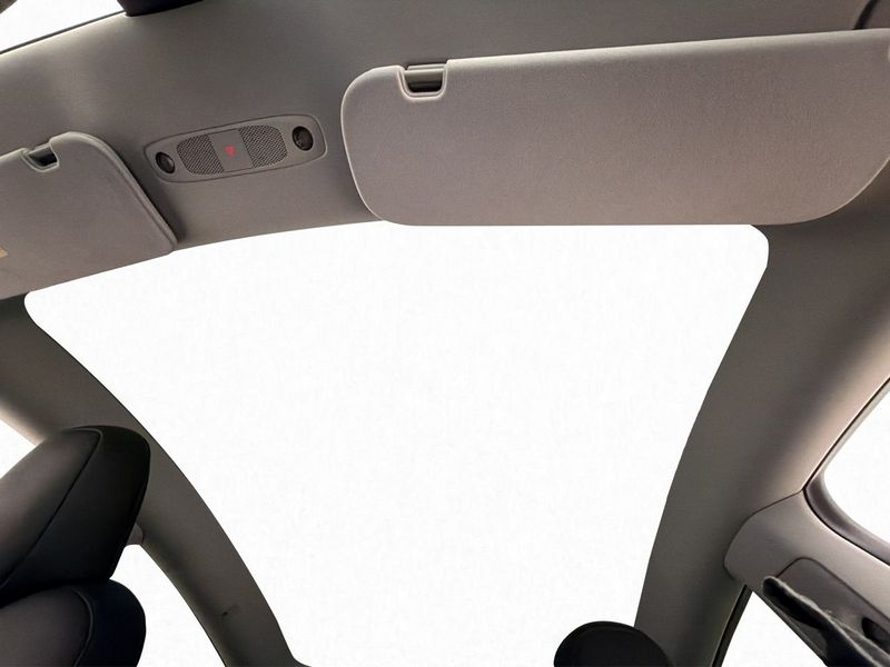 Tesla Model Y bild 14