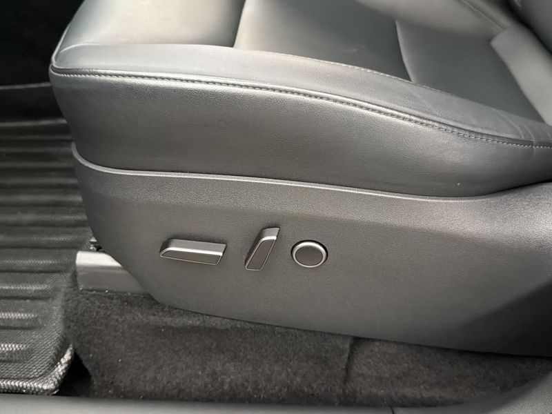 Tesla Model Y bild 15