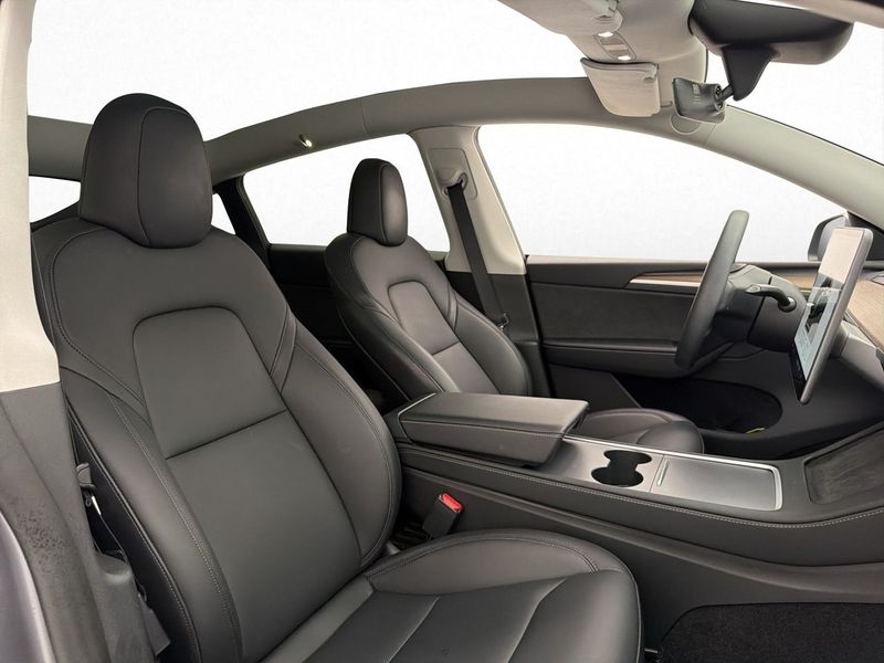 Tesla Model Y bild 25