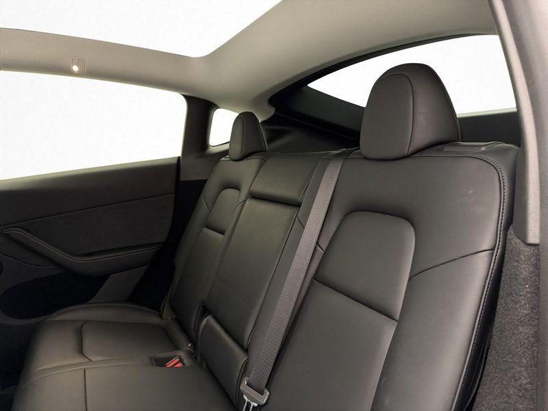 Tesla Model Y bild 27
