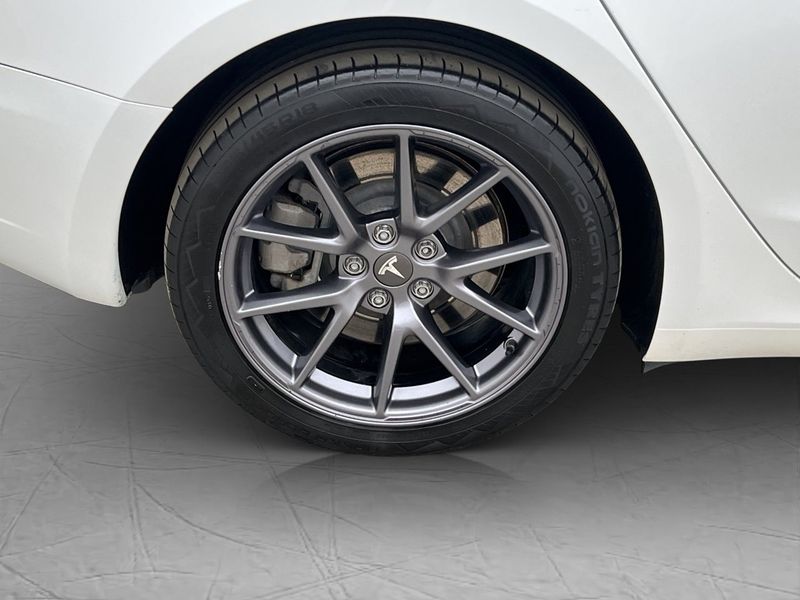Tesla Model 3 bild 31