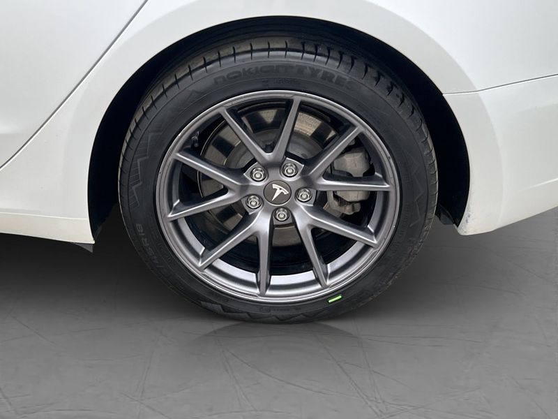 Tesla Model 3 bild 29