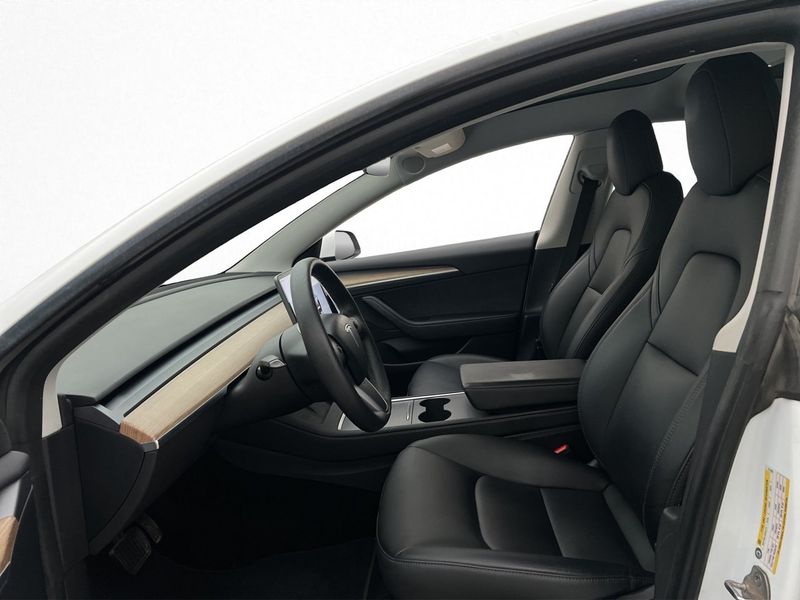 Tesla Model 3 bild 12