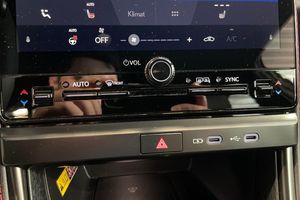Lexus LBX bild 24