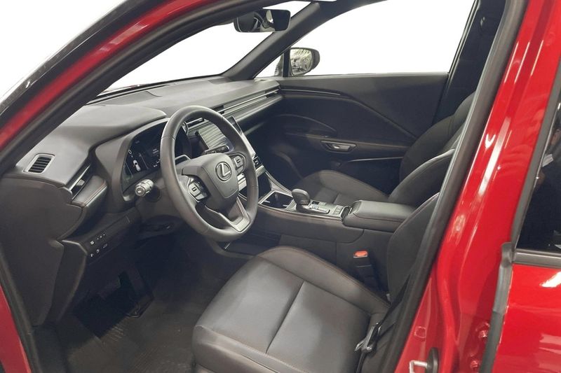 Lexus LBX bild 13