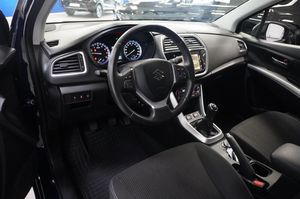 Suzuki S-CROSS bild 4