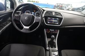 Suzuki S-CROSS bild 5