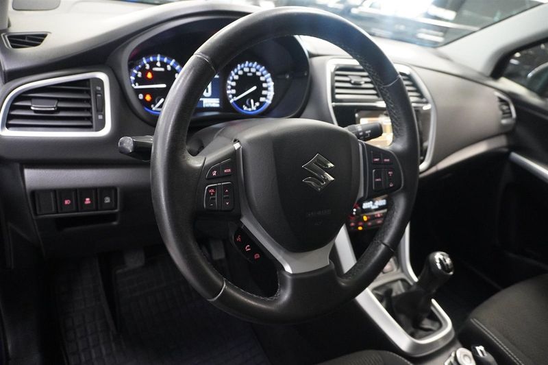 Suzuki S-CROSS bild 9