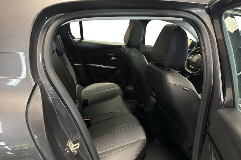 Peugeot 208 bild 13