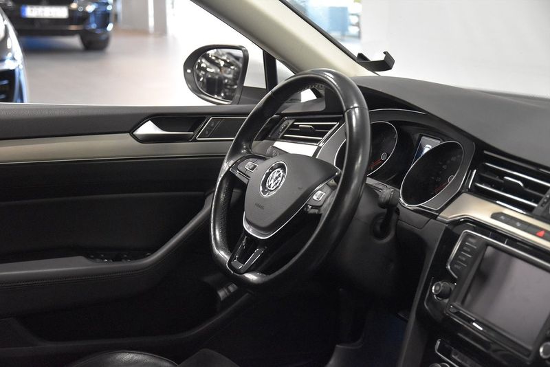 Volkswagen Passat bild 8