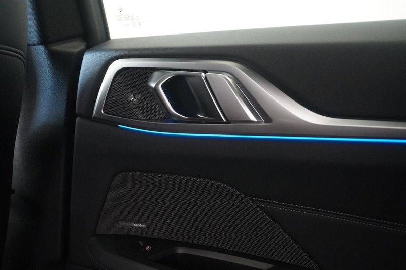 BMW i4 bild 11