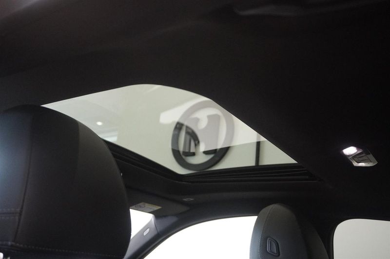 BMW i4 bild 9