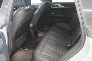 BMW i4 bild 8