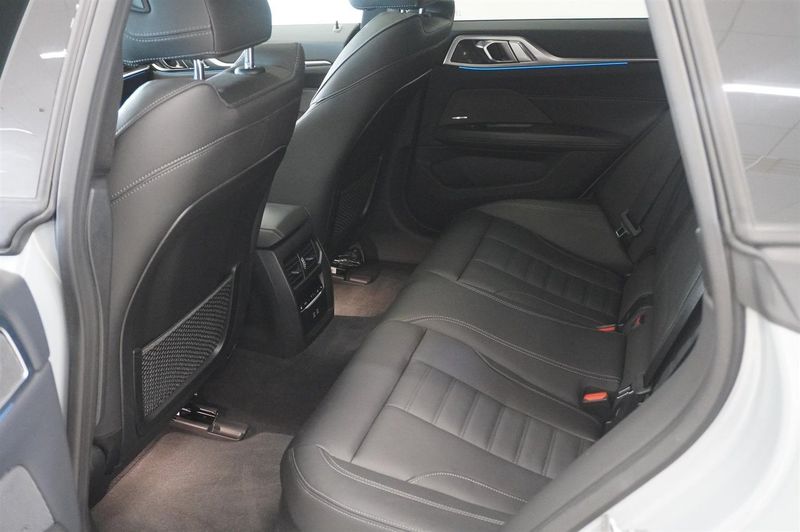 BMW i4 bild 8