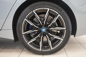 BMW i4 bild 7