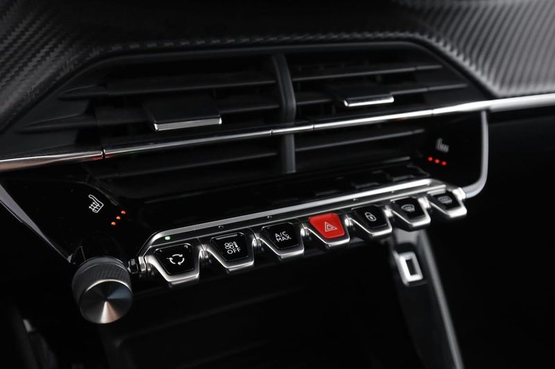 Peugeot 208 bild 24