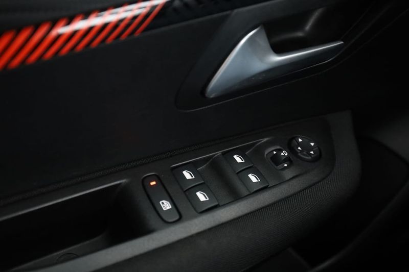 Peugeot 208 bild 34