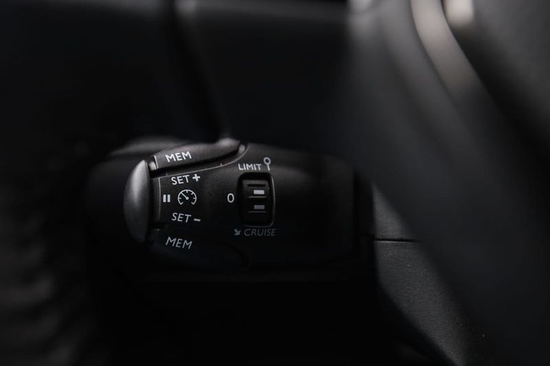 Peugeot 208 bild 32