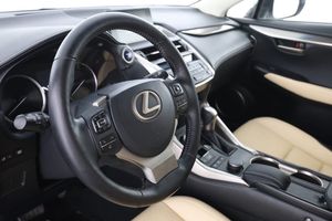 Lexus NX bild 12