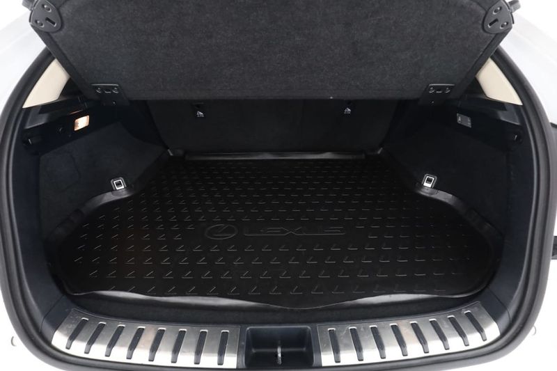 Lexus NX bild 18