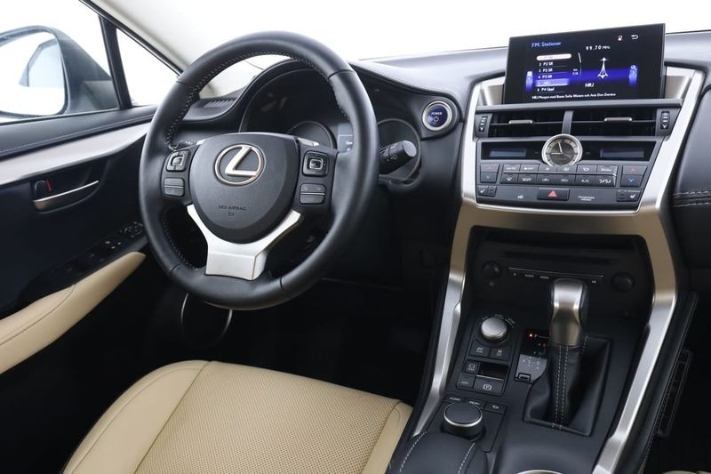 Lexus NX bild 14