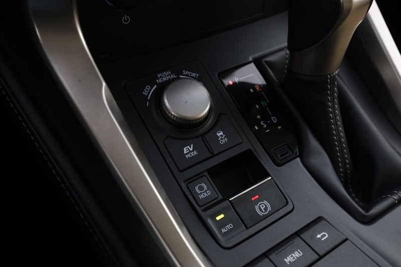 Lexus NX bild 28
