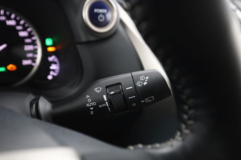 Lexus NX bild 32