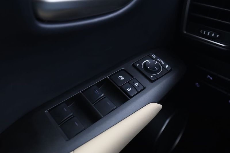 Lexus NX bild 36
